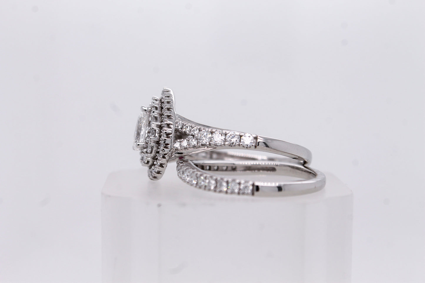 Pear & Round-Cut Diamond Engagement Ring Set